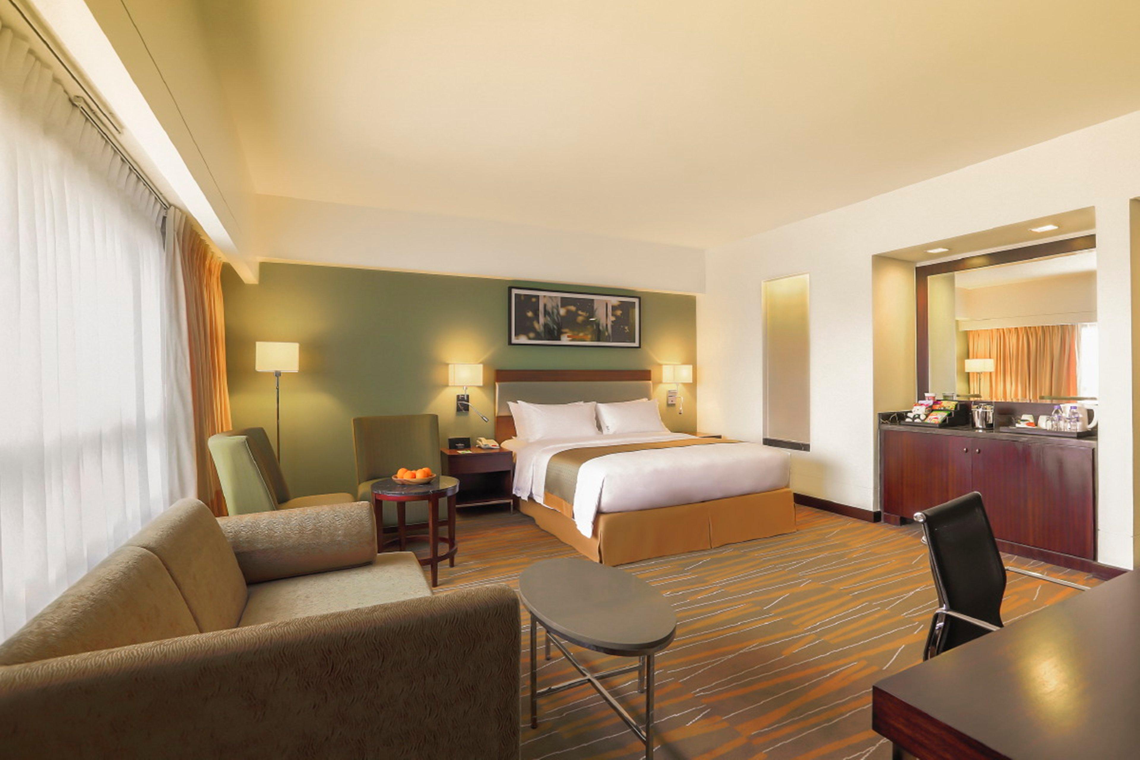 Holiday Inn & Suites Makati By Ihg Makati City Exterior foto Suite