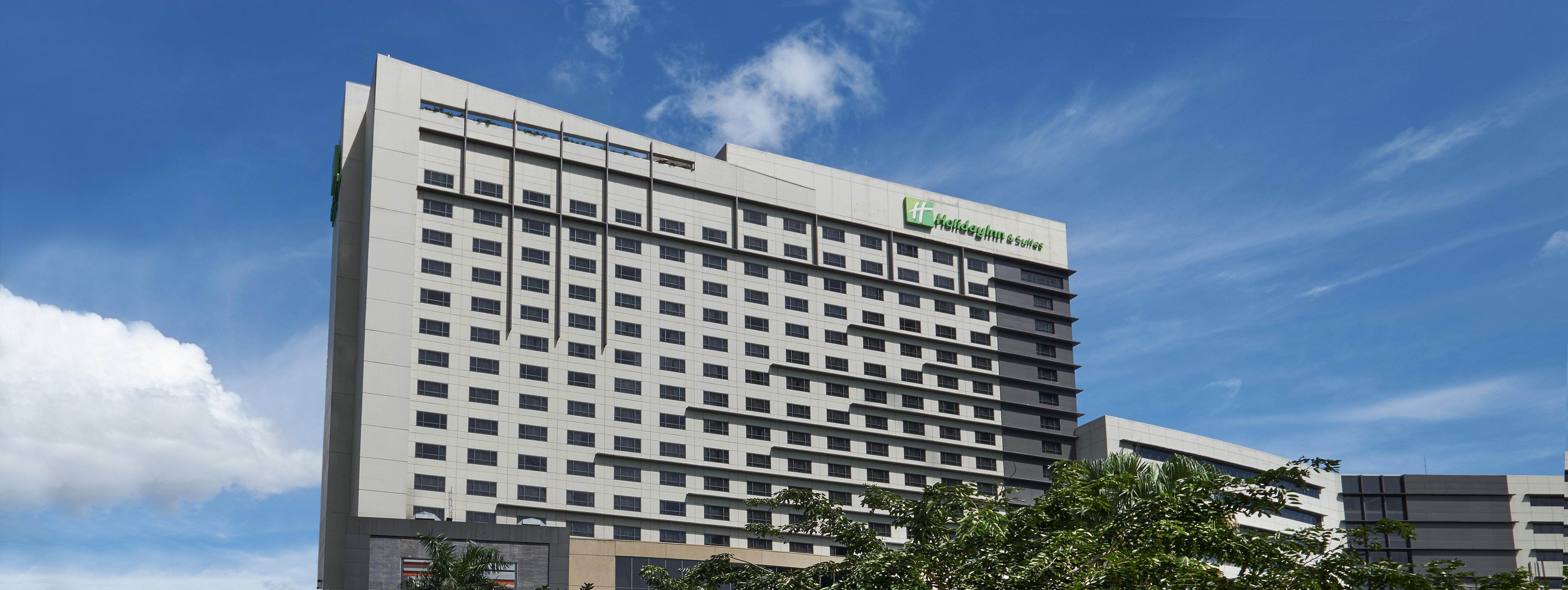 Holiday Inn & Suites Makati By Ihg Makati City Exterior foto Holiday Inn Express in Cebu, Philippines