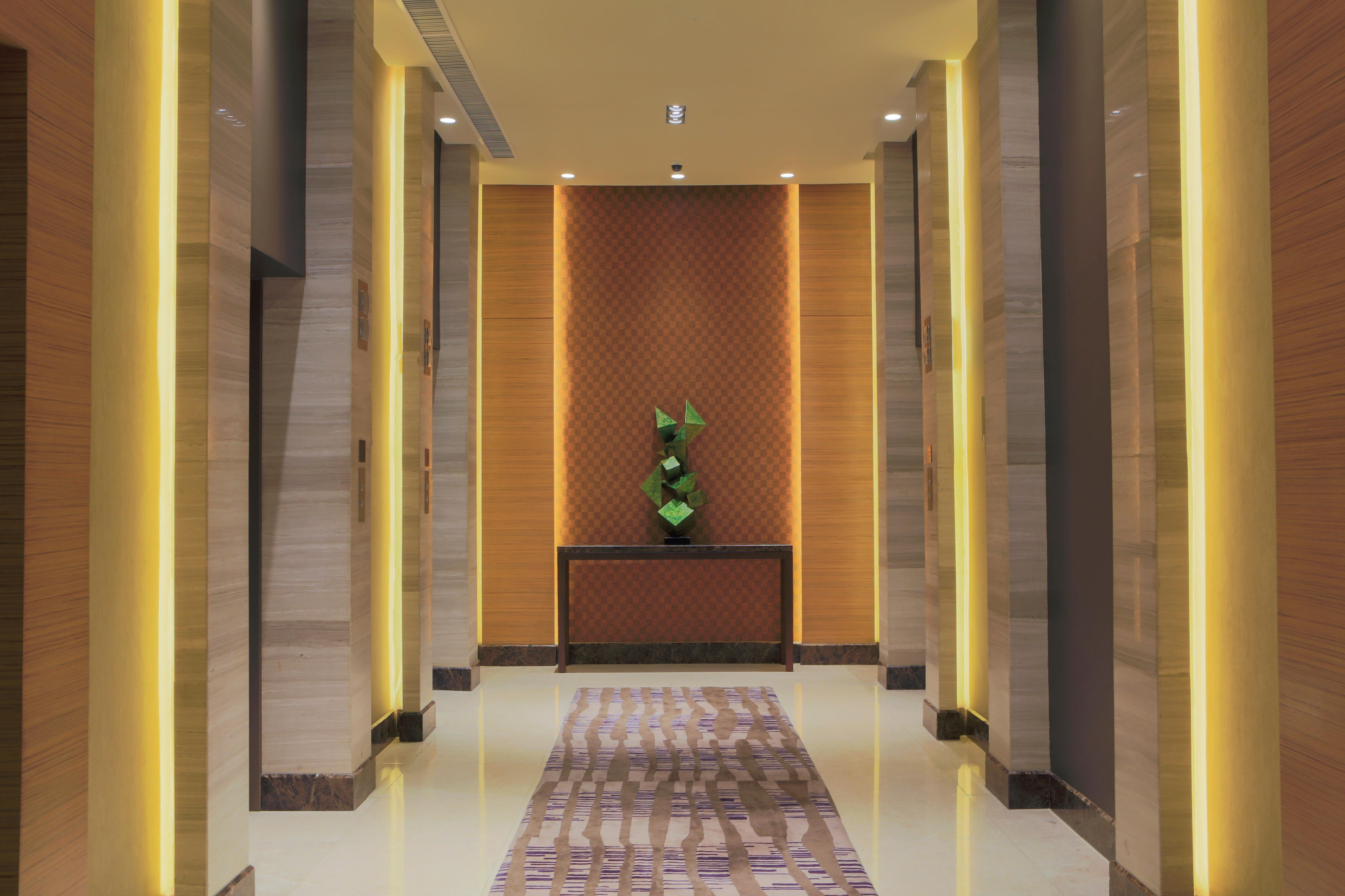 Holiday Inn & Suites Makati By Ihg Makati City Exterior foto The interior of the hotel