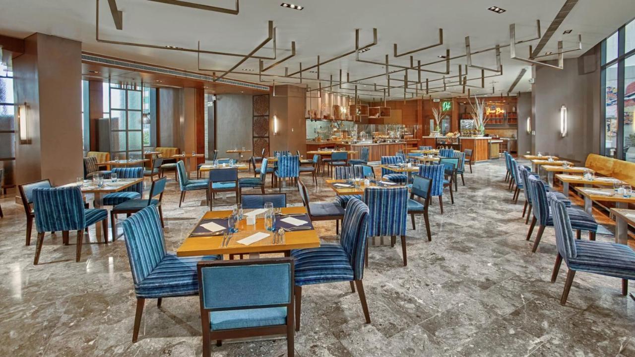 Holiday Inn & Suites Makati By Ihg Makati City Exterior foto The restaurant