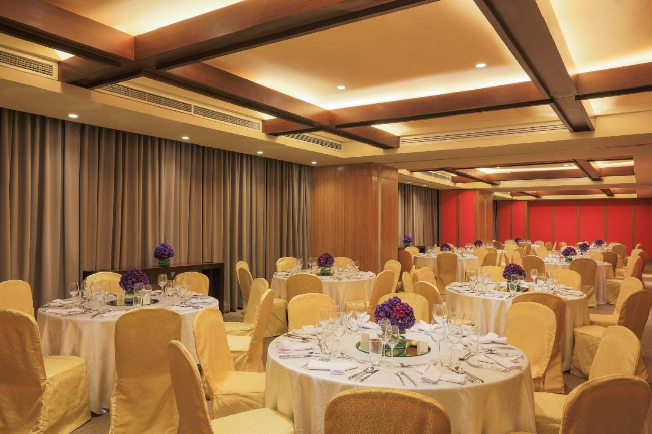 Holiday Inn & Suites Makati By Ihg Makati City Exterior foto The ballroom