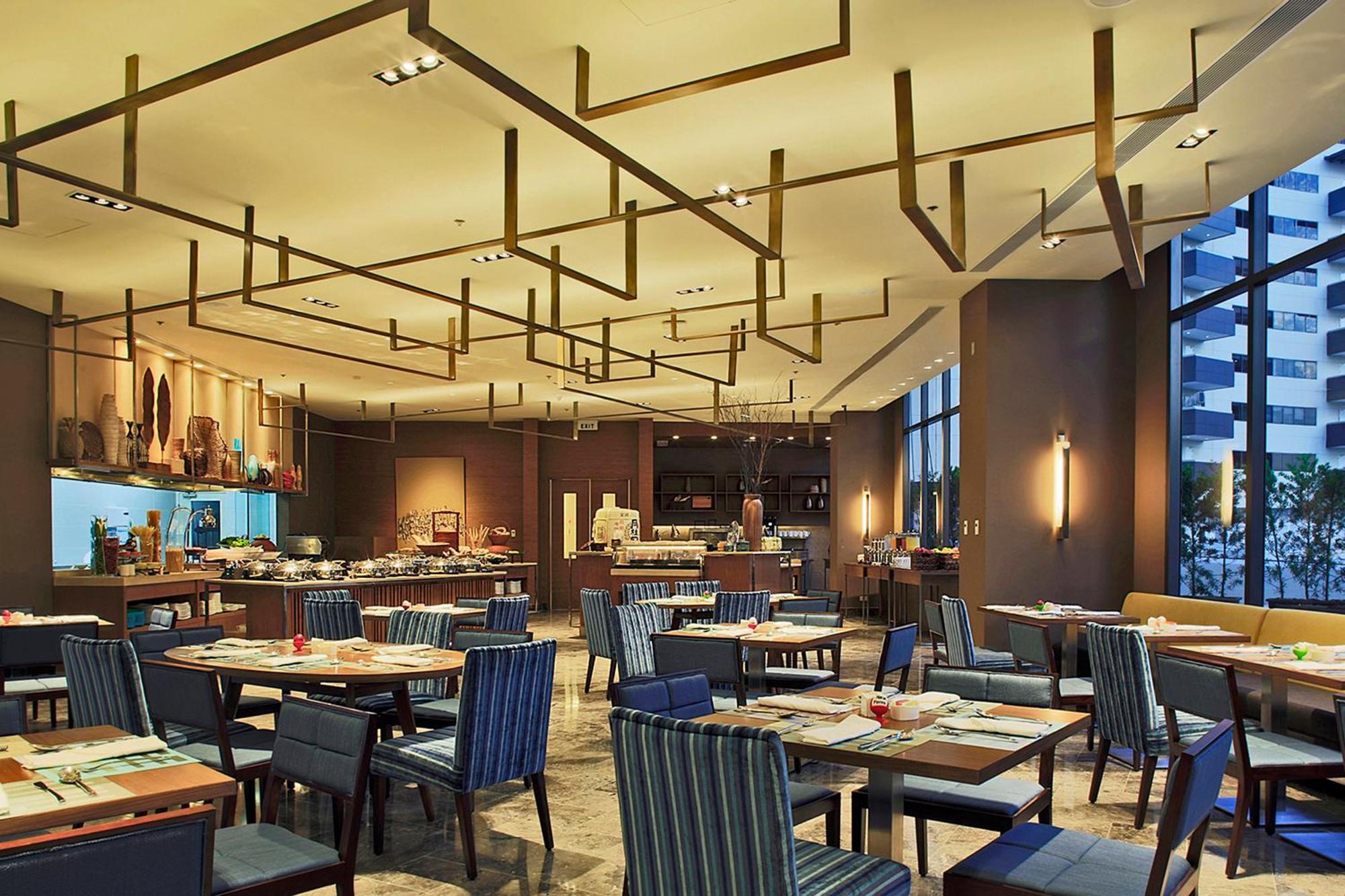 Holiday Inn & Suites Makati By Ihg Makati City Exterior foto The restaurant