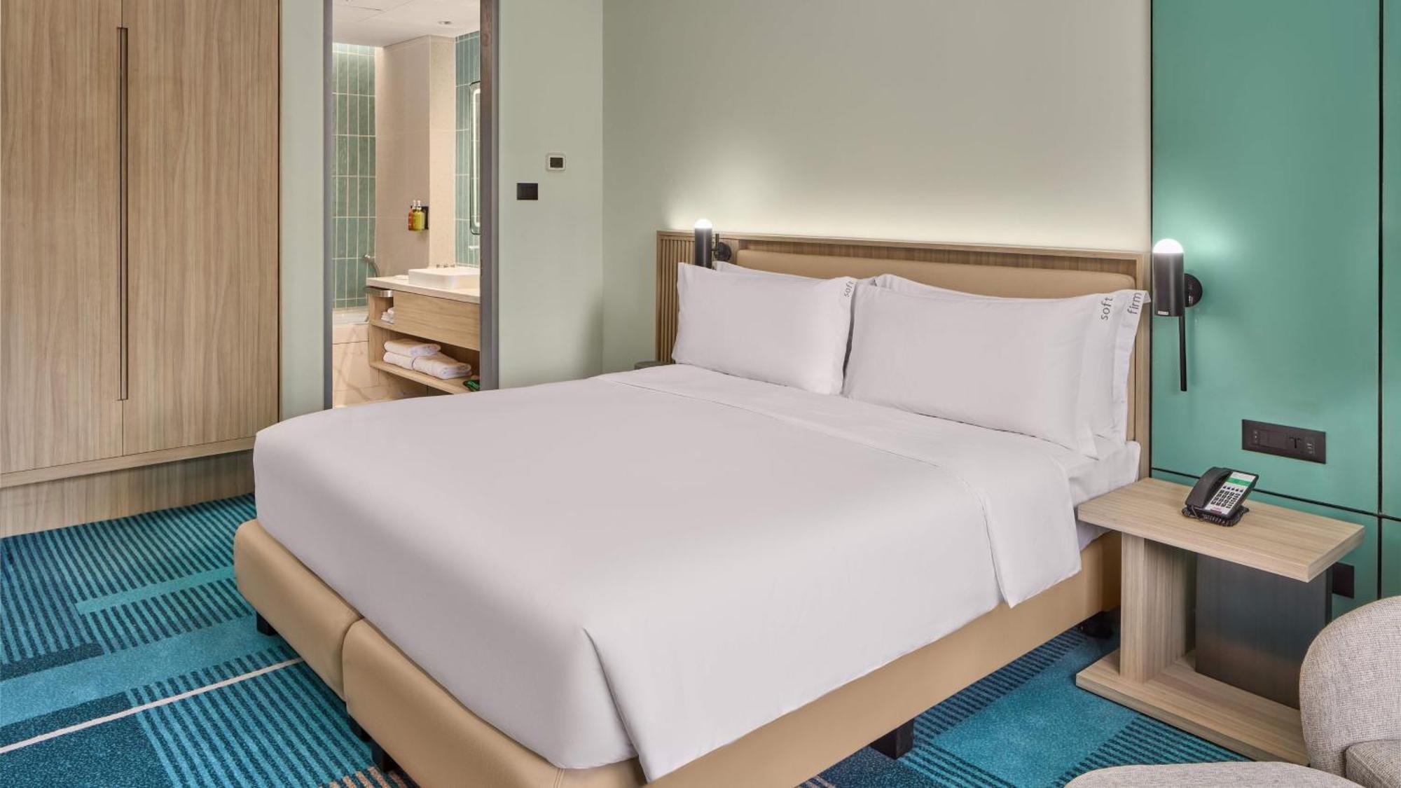 Holiday Inn & Suites Makati By Ihg Makati City Exterior foto
