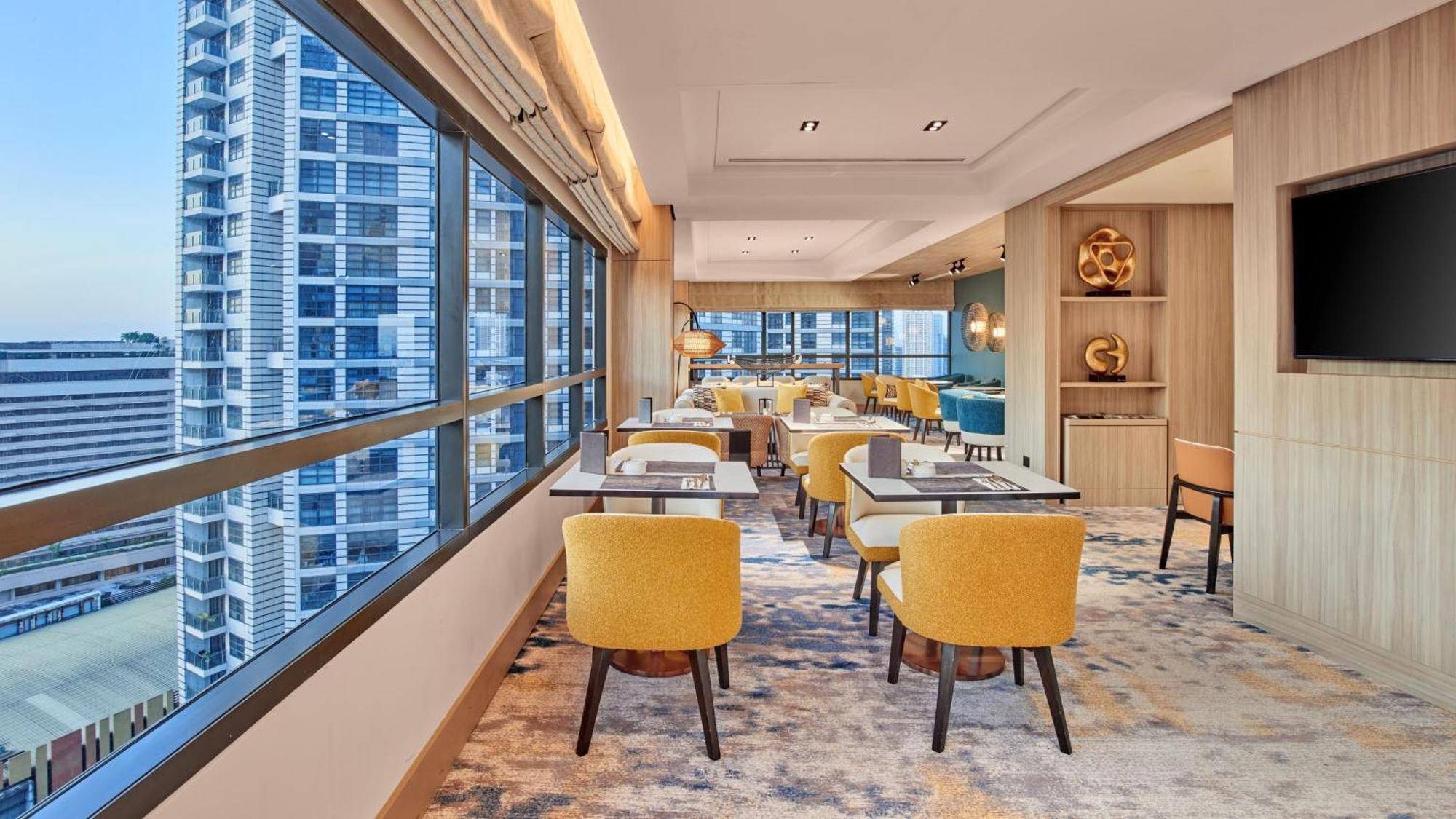 Holiday Inn & Suites Makati By Ihg Makati City Exterior foto